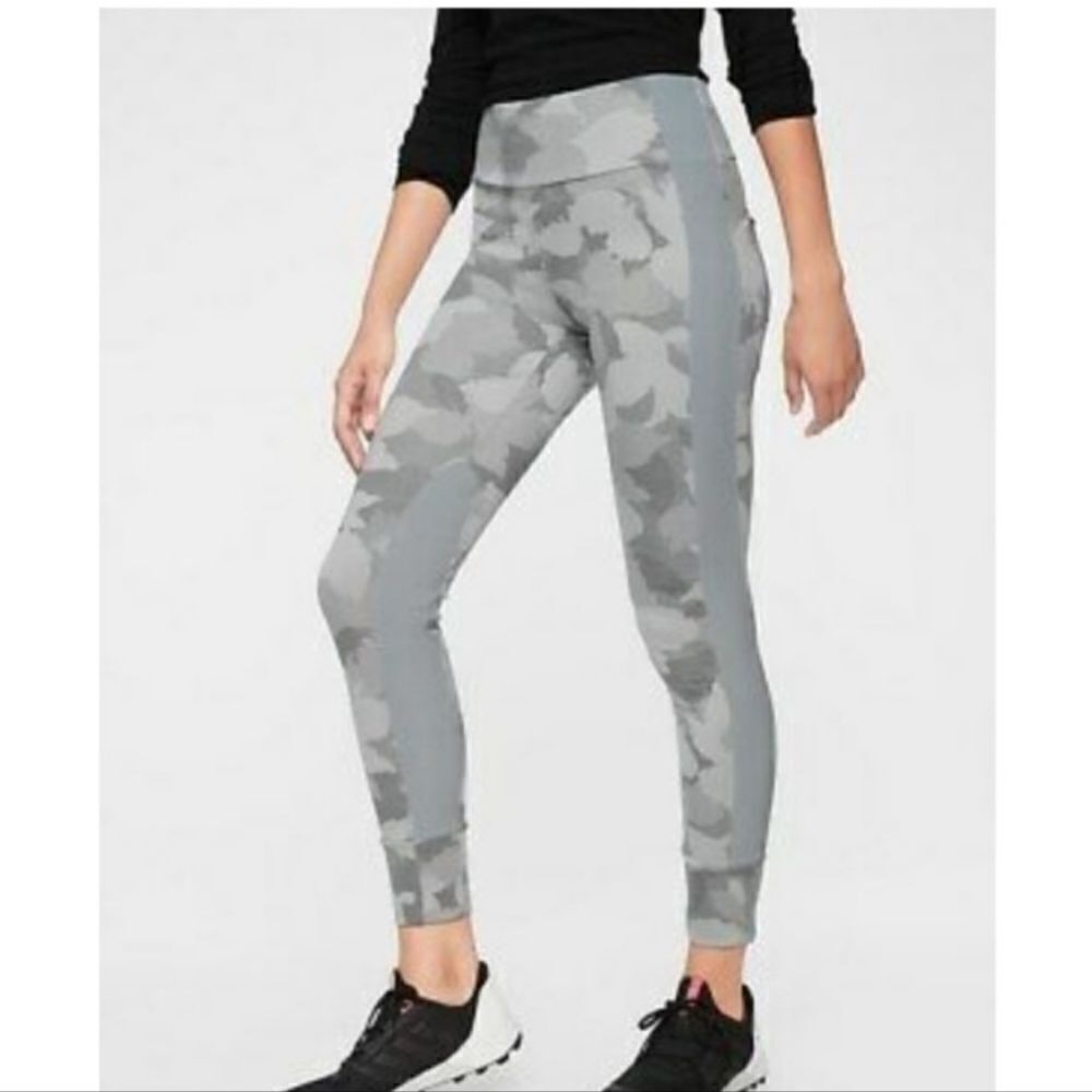EUC Athleta Essex Gray Camo Hybrid Leggings